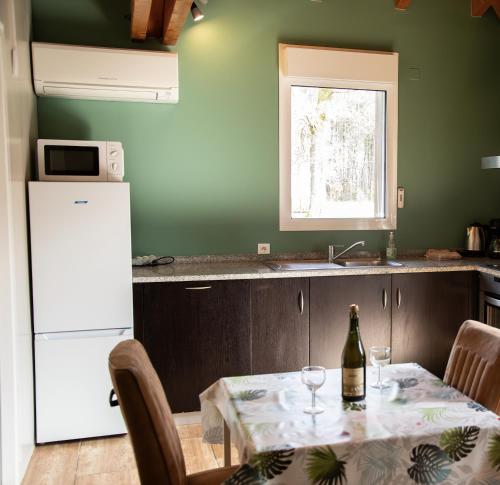 keuken, Maison avec jacuzzi, proche de la plage in Levignacq