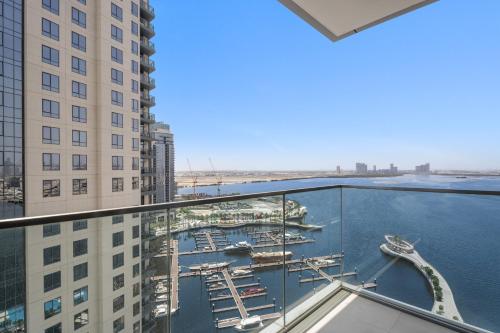Vayk - Bright & Elegant 2BR Apartment with Creek Views - image 10