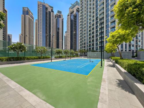 Vayk - Bright & Elegant 2BR Apartment with Creek Views - image 4