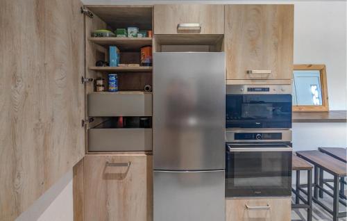 virtuve, 1 Bedroom Pet Friendly Apartment In Bellaffaire in Turriers