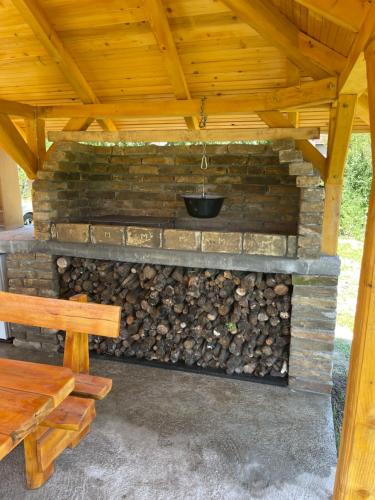 Deda Momirov zavičaj (Deda Momirov zavicaj) in Bukovik