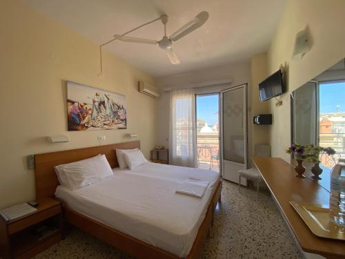 Florida Hotel - image 30