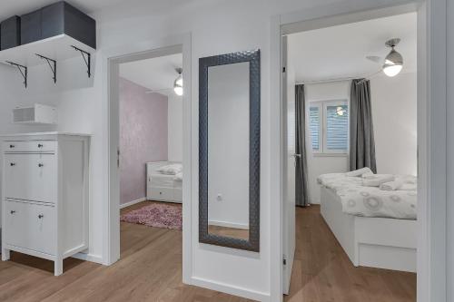 Family Apartment Violet Makarska  City Centar Located - image 4