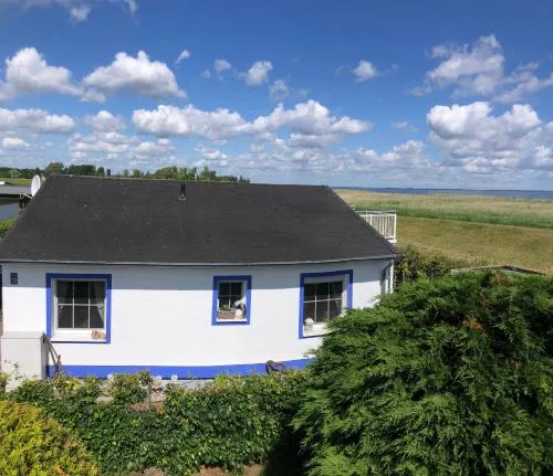 Sonniges Strandhaus mit Wasserblick am Haff mit 2 Schlafzimmern für 4 Pers in Mönkebude, Deutschland