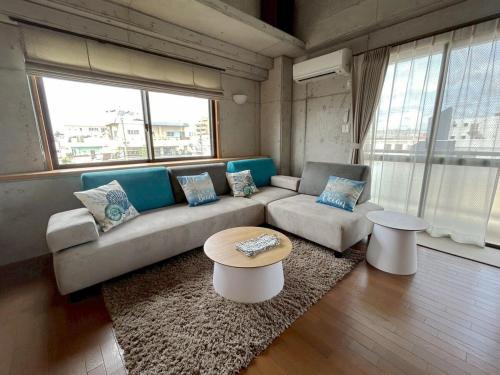 Cozy & Ensoleille Minato, Chatan
