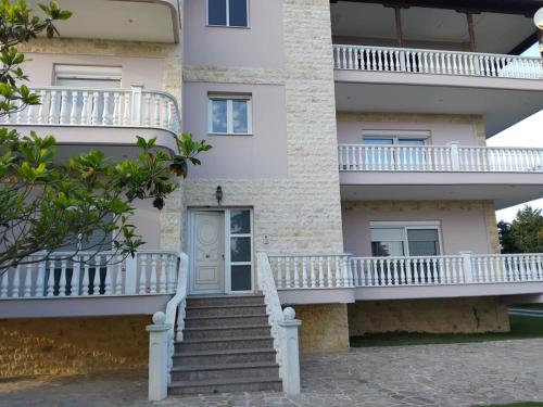 Large Garden Family Apartment in Kallithea (Paralia)