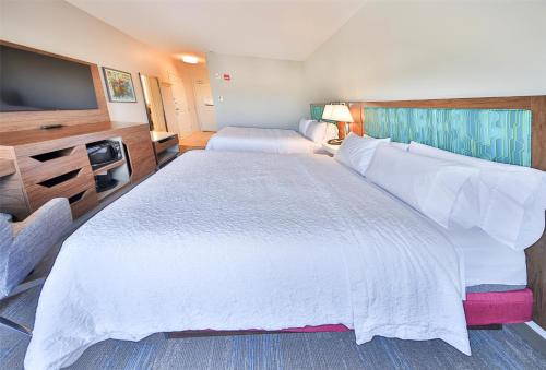2 queen beds