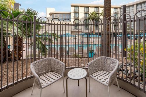 Embassy Suites Phoenix - Biltmore - image 9