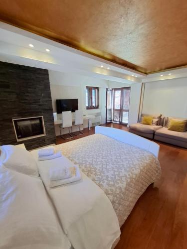 Double Room with Private Bathroom image 4