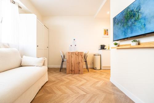 L'Escale Niçoise (L'Escale Nicoise) near มง โบรอน