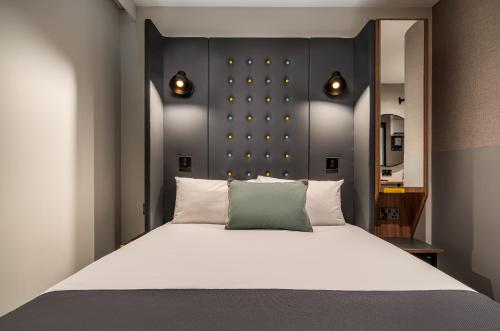 Point A Hotel London Canary Wharf - image 17