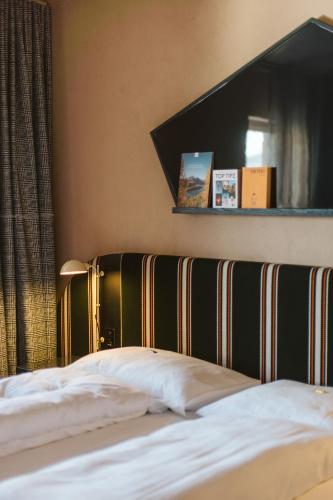Deluxe Room (2 Adults + 1 Child)