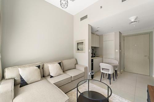 VayK - Stylish 1BR in Business Bay - image 11