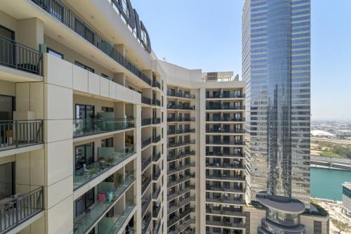 VayK - Stylish 1BR in Business Bay - image 2
