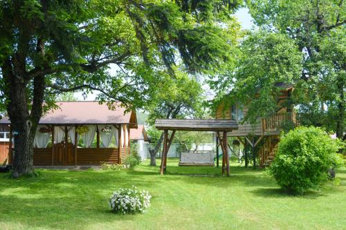 A környék, Casa Humulesti, fii vecinul lui Ion Creanga in Humulești