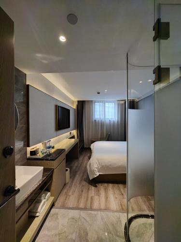 Superior Double Room image 3
