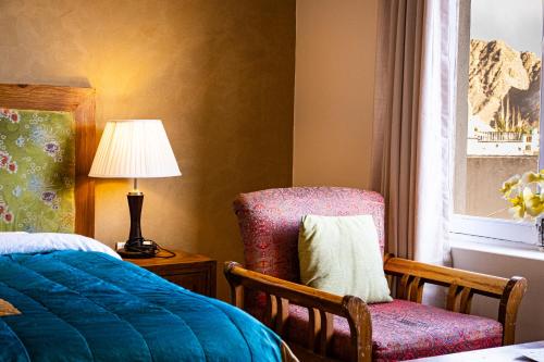 Deluxe Double or Twin Room image 4