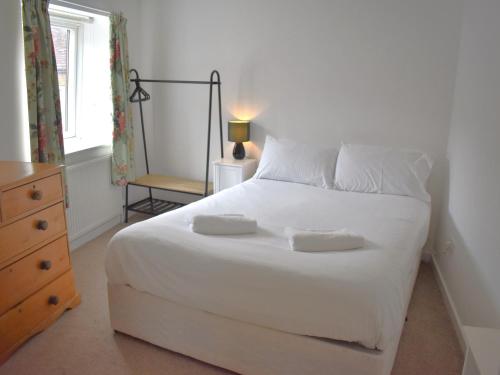 Chichester Holiday Properties - Quiet Retreat City Centre Apartment