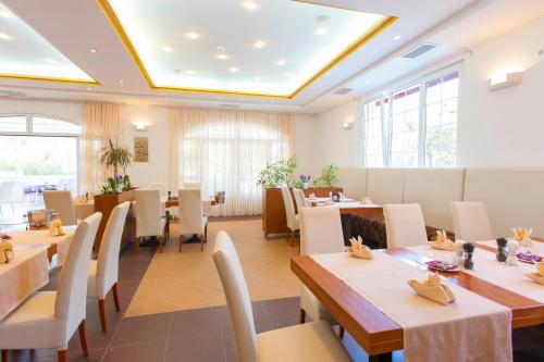 餐廳, Apartments Vila Kristina in 巴斯卡沃達