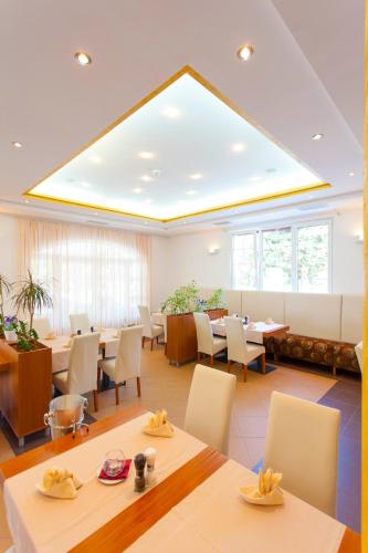餐廳, Apartments Vila Kristina in 巴斯卡沃達