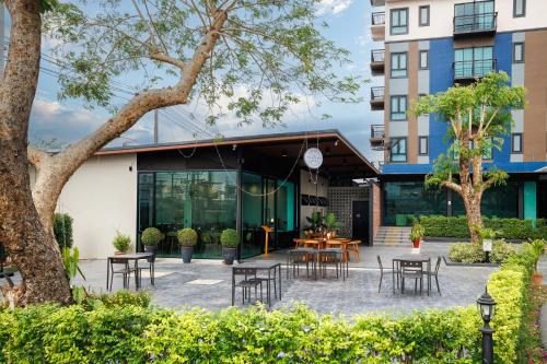 Restaurant, The Horizon Groove Hotel in Phlai Chumphon