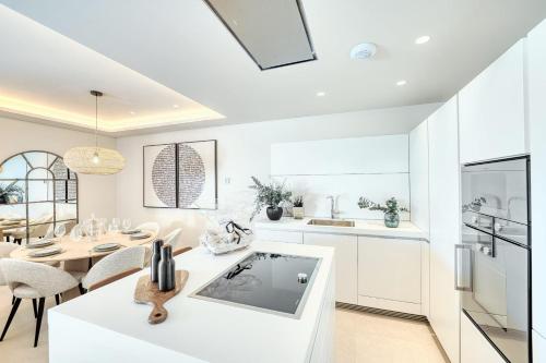 Cocina, 3001 Velaya Beachfront Luxury Apartment in Estepona