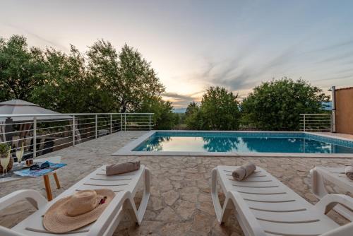 Peldbaseins, Villa Stella ZadarVillas in Smilcic