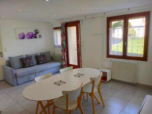 صالة مشتركة/ منطقة التلفزيون, Gîte 1805Bis Montagnes du Jura avec Spa et Sauna classé 3 étoiles (Gite 1805Bis Montagnes du Jura avec Spa et Sauna classe 3 etoiles) in Foncine Le Haut