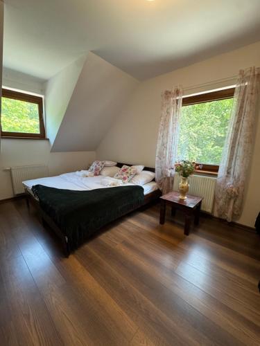 1 king bed, 1 sofa bed