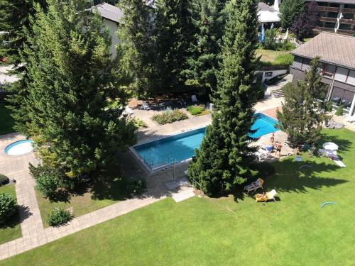 Laax with indoor and outside pool, sauna, 200 Meter to Ski lift , Fitnessroom, Tennis Place, Joyroom, Parkstadion Reserve, Laax (fotografie 2)