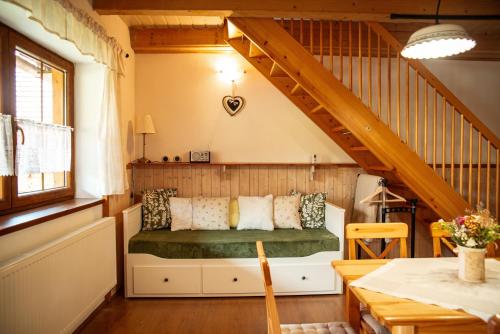 Selsky Dvur- apartmany a keramicka dilna in Kajov
