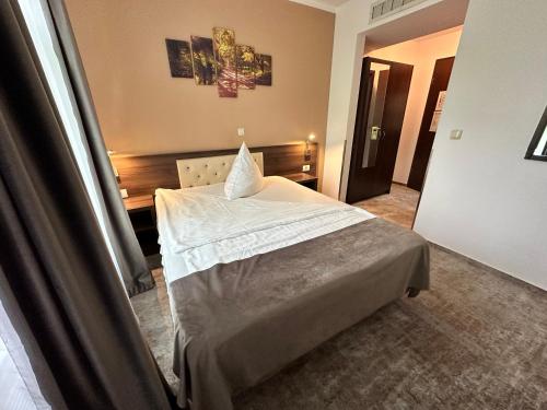 Single Room image 6