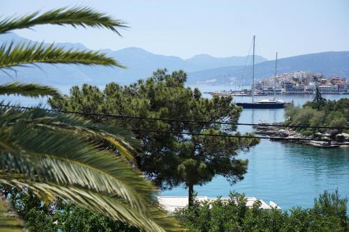 Lato Hotel Room Type - Deluxe Double Room with Sea View Lato Hotel Room Type - Deluxe Double Room with Sea View