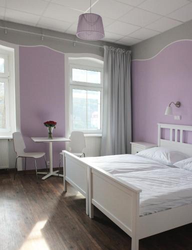 2 twin beds
