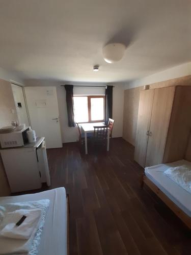 2-Rent Group Hostel Rooms&Apartments EVE168