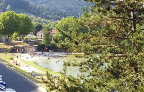 View, Appartement chaleureux a Saint-Martin-de-Valamas 53 m² avec terrasse in Saint-Julien-Boutières