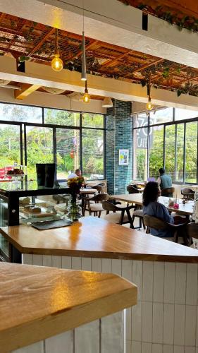 Restorāns, Marina Bay One & Two Bedroom Apartment, Swimming pool, gym, workspace ,Wonderiss Homes Westland Livi in Nairobi