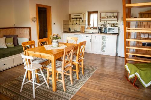 virtuve, Selsky Dvur- apartmany a keramicka dilna in Kajov