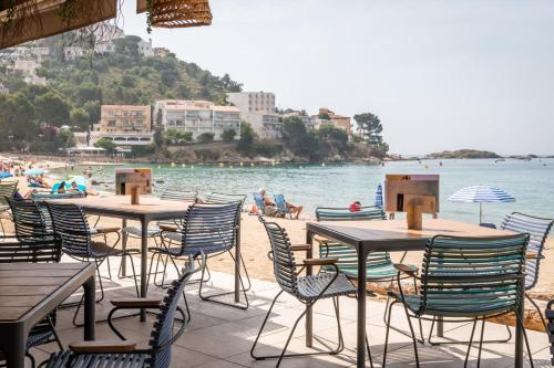 Canyelles Platja in Almadraba-Canyelles