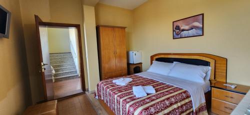 Double Room image 4