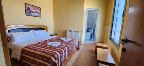 Double Room image 3