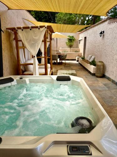 Suite with Hot Tub
