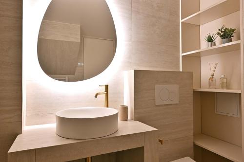 Superb Apartment Center of Paris Le Marais - image 7