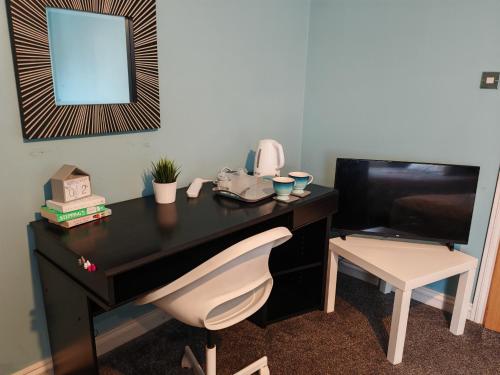 Double Rooms near Bournemouth Hospital ensuite or shared bathroom options in Littledown and Iford