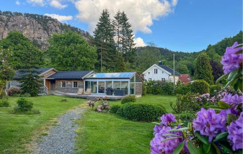 . Lovely Home In Flekkefjord With Sauna