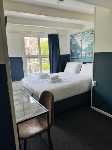 Double Room with Canal View image 4