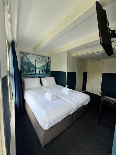 Double Room with Canal View image 9