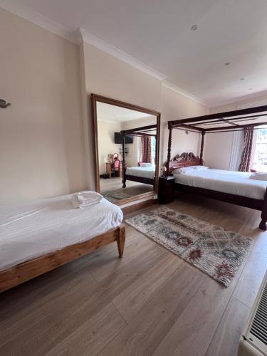 Room, executive, four poster, sea view