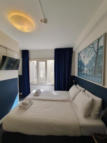 Double Room image 2