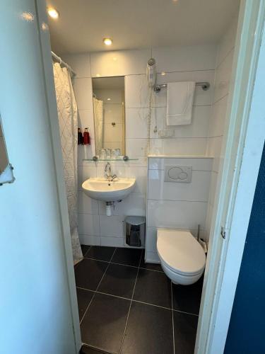 Small Double Room with Canal View image 6